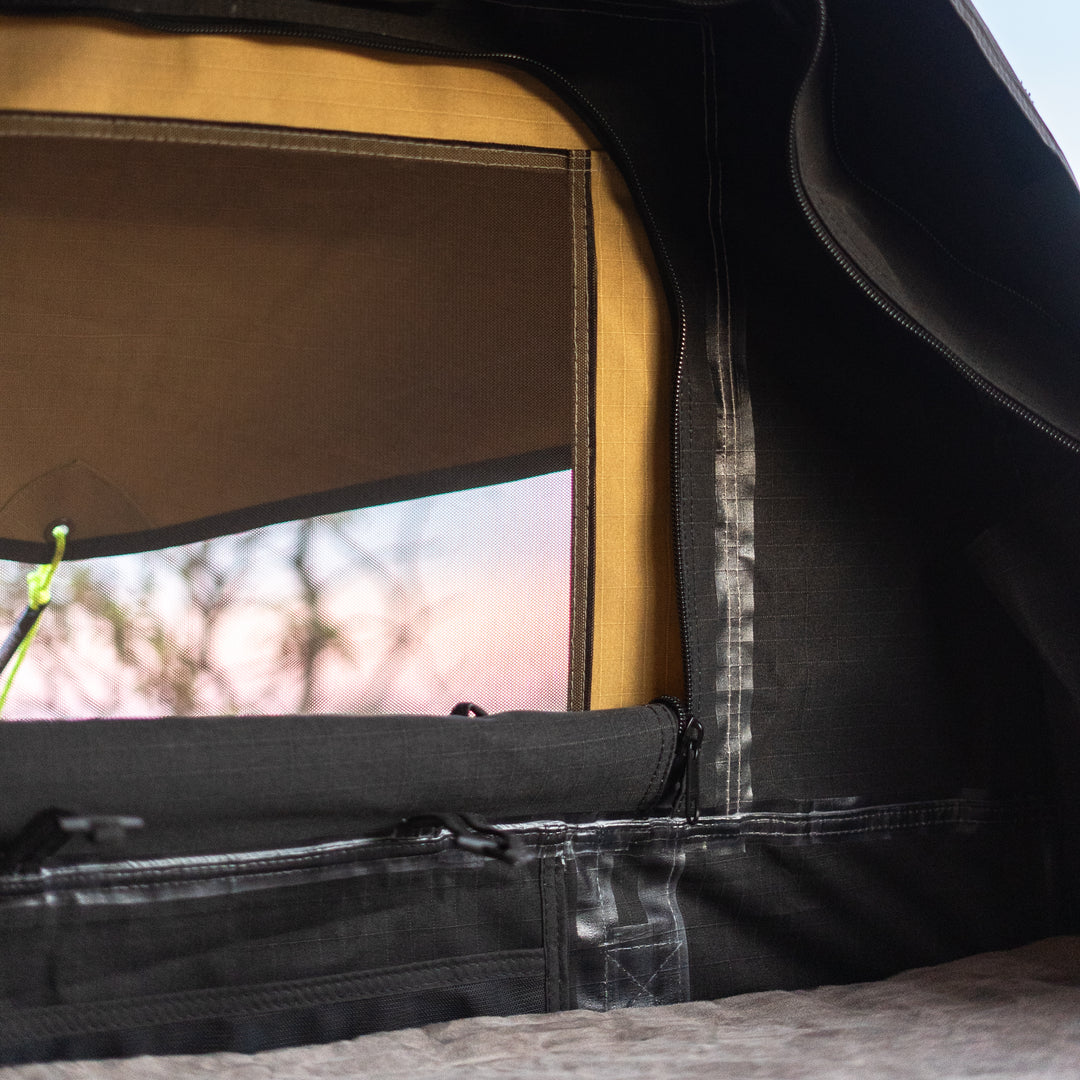 Rainger Touring Double Swag – RT2 Sandstorm detail view