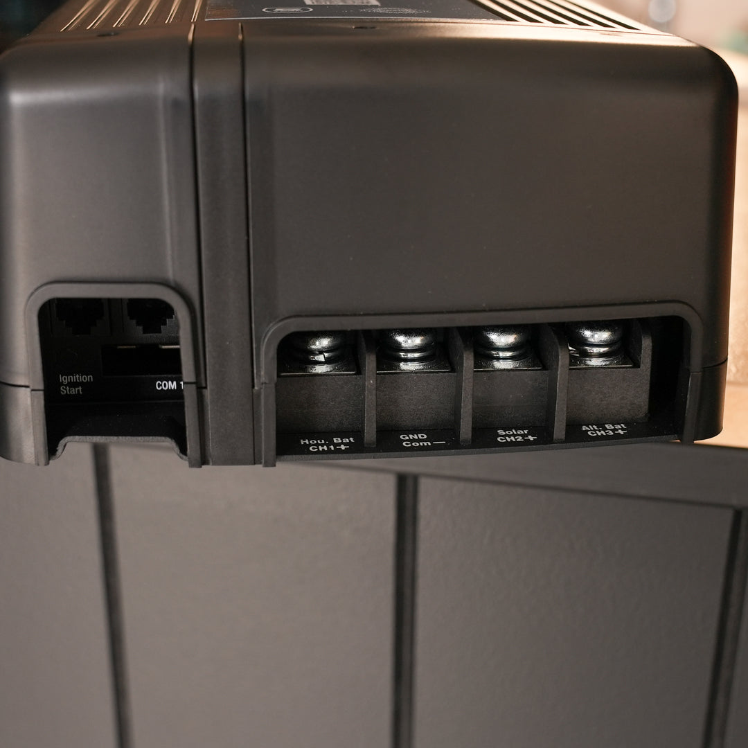 Enerdrive - DC2DC Battery Charger with MPPT Solar - 100A 12V - EN3DC100