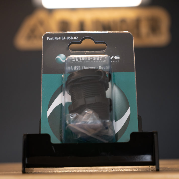 Rainger Enerdrive – Round Dual USB-A Charger 4.8A (Green LED, 12/24V, with Cover) – EA-USB-02 detail view