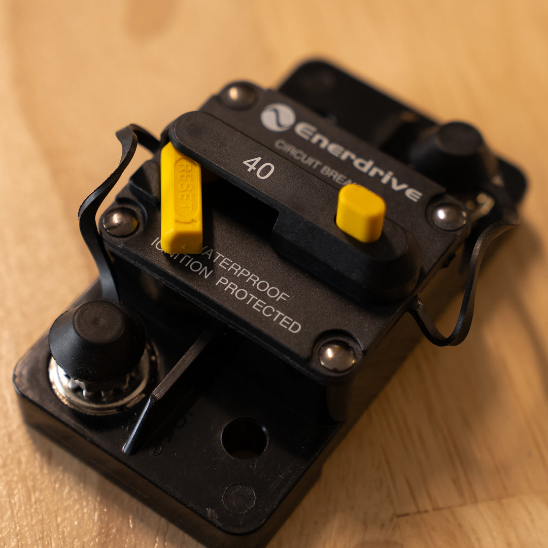 Enerdrive – Surface Mount Resettable Circuit Breaker 40A (5/16" / 8mm Stud) – EN-RCB40 detail view