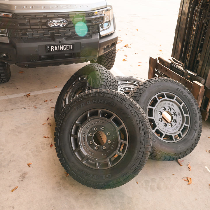 Ranger Super Duty 275/70R18 General Grabber all-terrain tyre on genuine Ford wheel