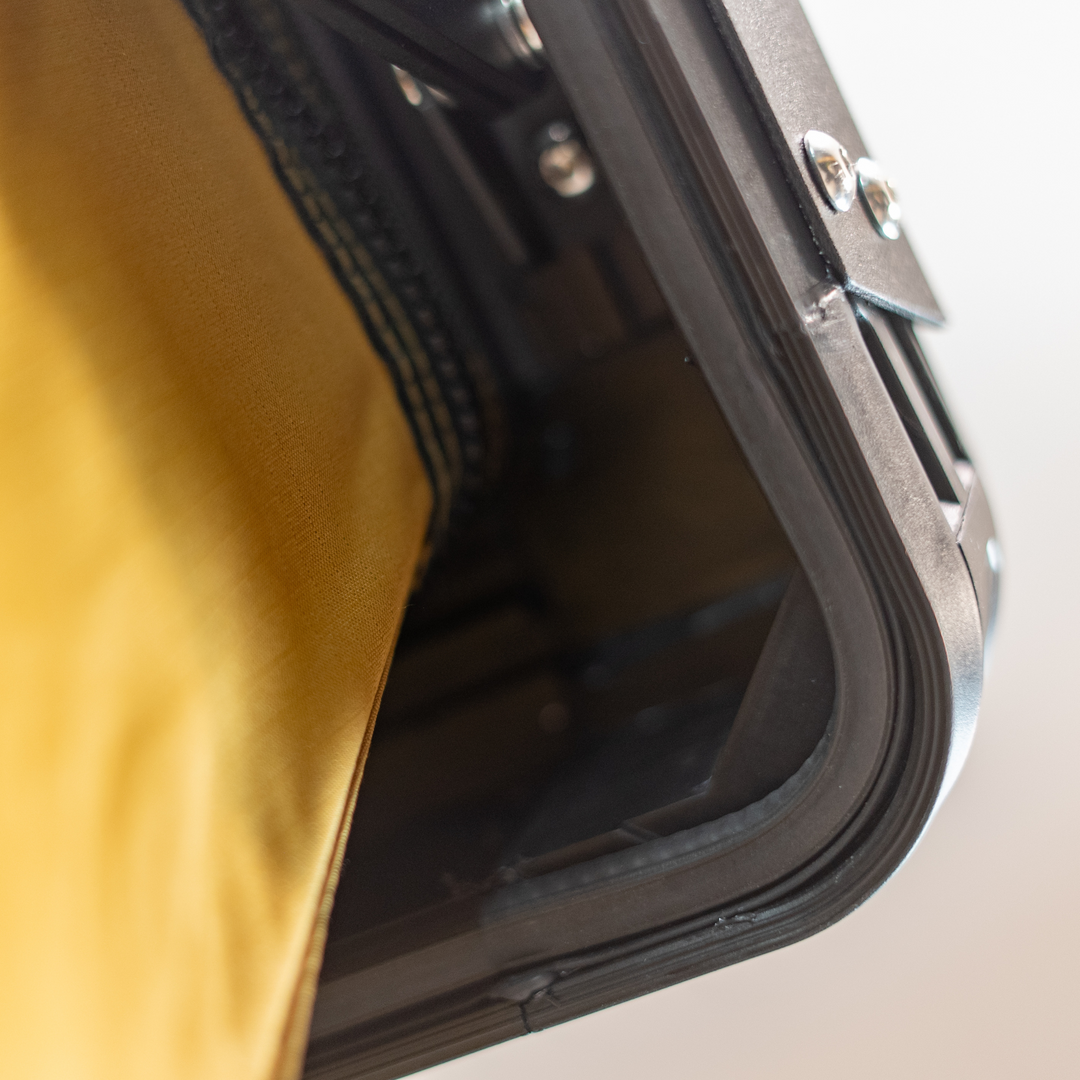 Rainger Revo-X 1.45 Hardshell Roof Top Tent detail view
