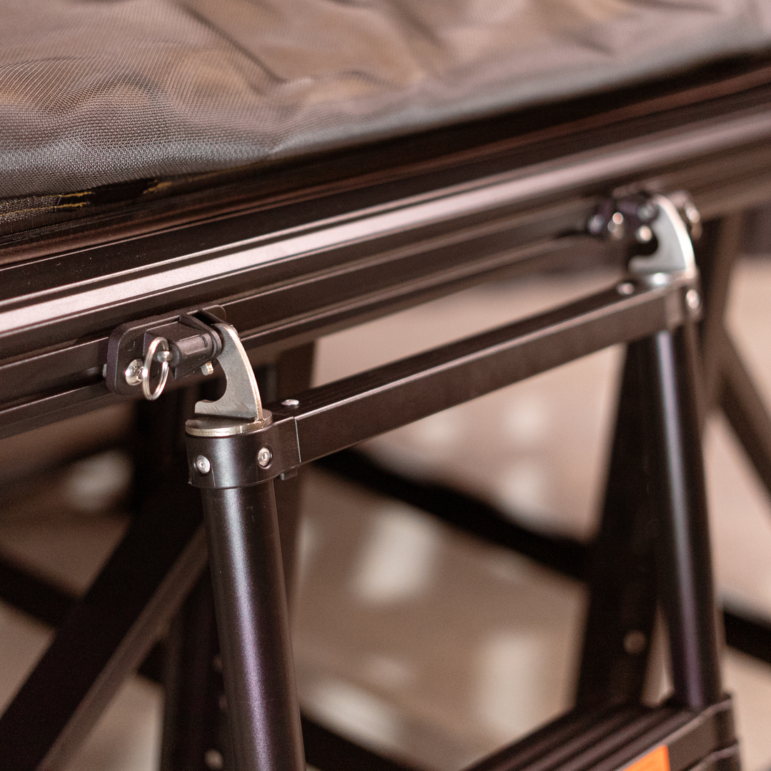 Rainger Revo-X 1.45 Hardshell Roof Top Tent detail view