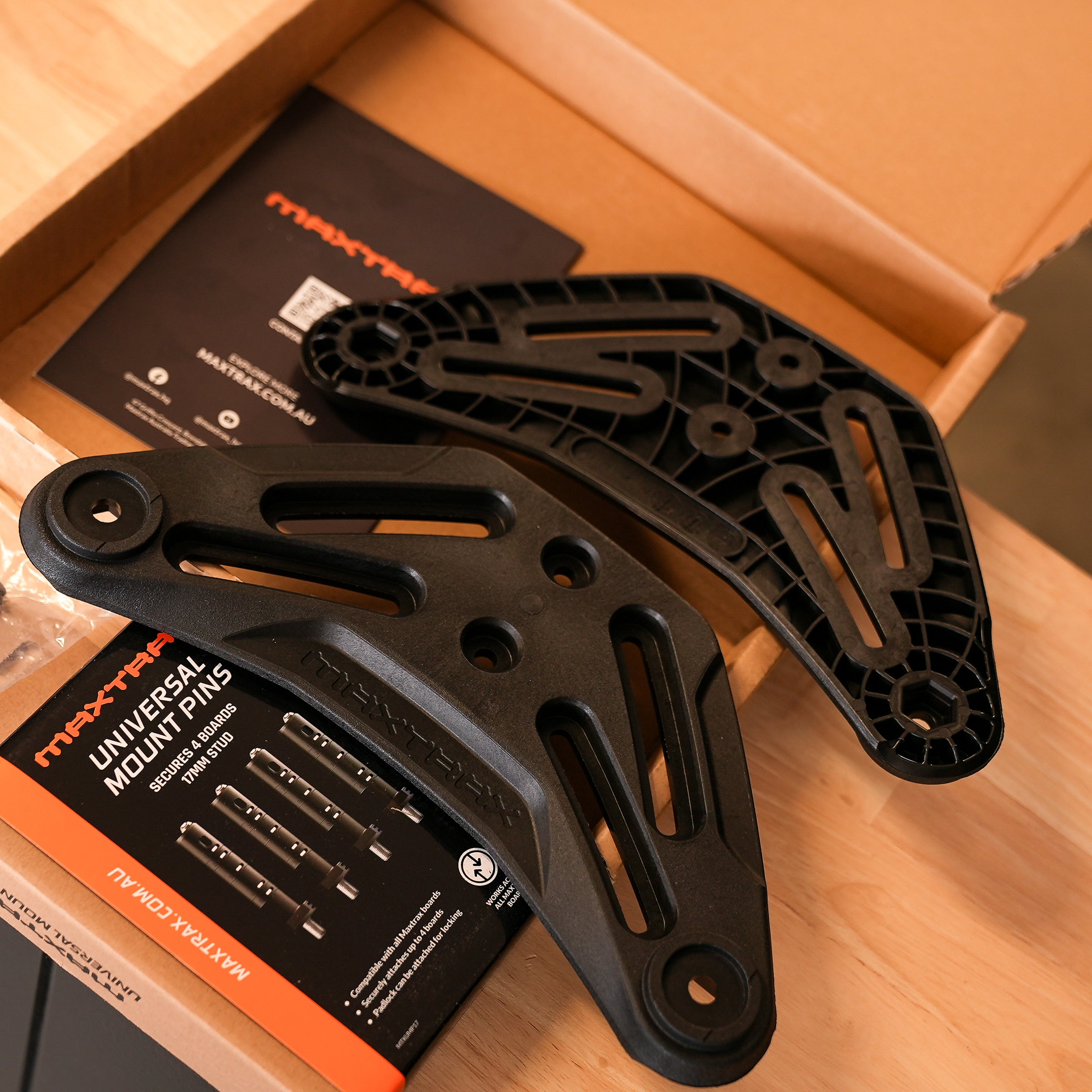 MAXTRAX Recovery Track Mounting Kit with Universal Pins - MTXFRMUMPU
